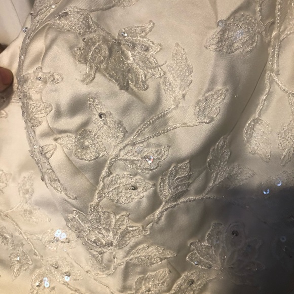 Davids Bridal 24W Wedding Dress